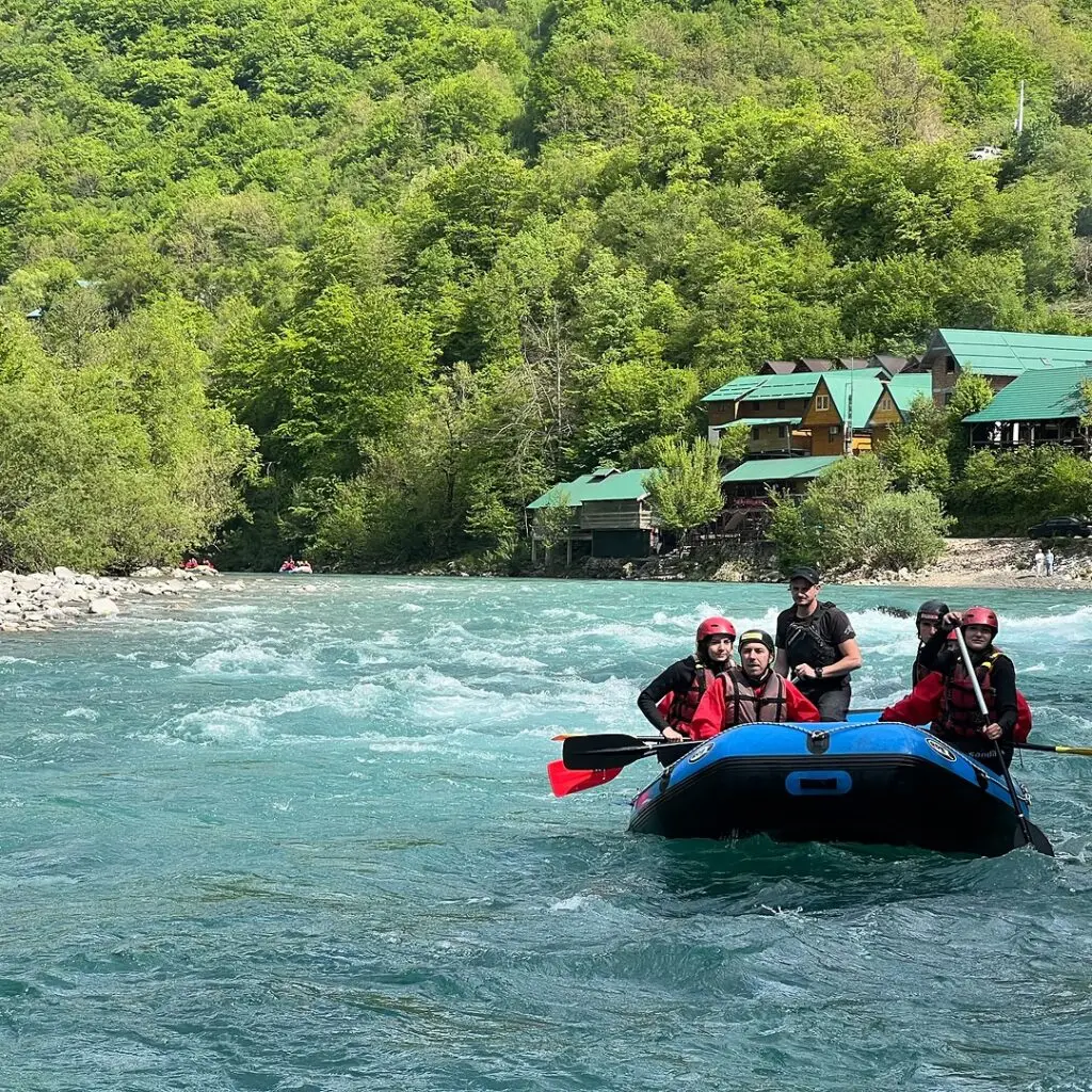 Jednodnevni rafting Tarom kroz kanjon i brzake reke Tare